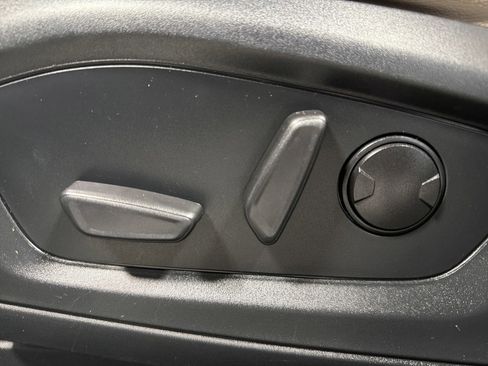 Used 2023 Ford Explorer Limited image 20