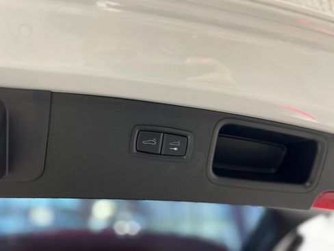 Used 2023 Porsche Macan Turbo image 50