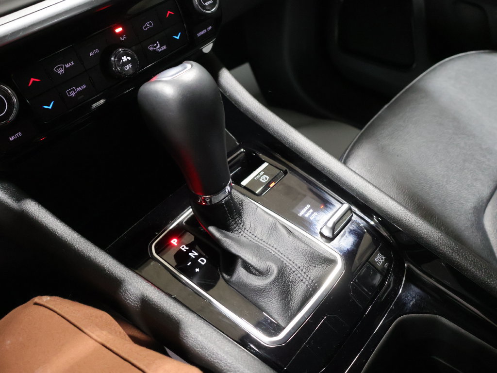 Used 2025 Jeep Compass Limited AWD/4WD image 26