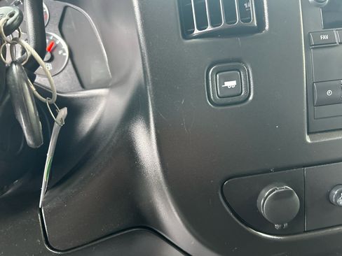 Used 2023 GMC Savana 2500 w/ Driver Convenience Package image 16