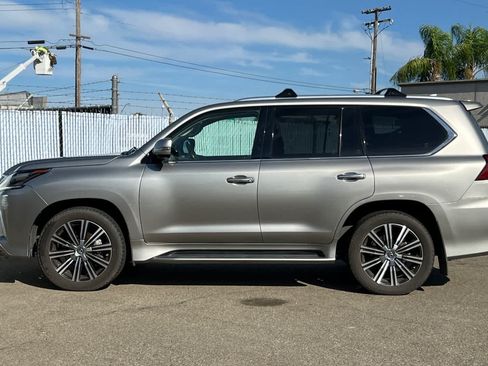 Used 2021 Lexus LX 570 4WD w/ Luxury Package image 2