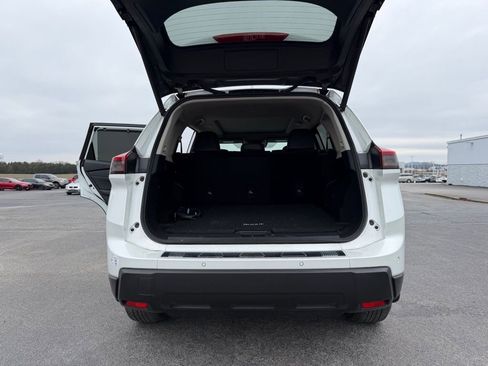 Used 2024 Nissan Rogue SV w/ SV Premium Package image 17