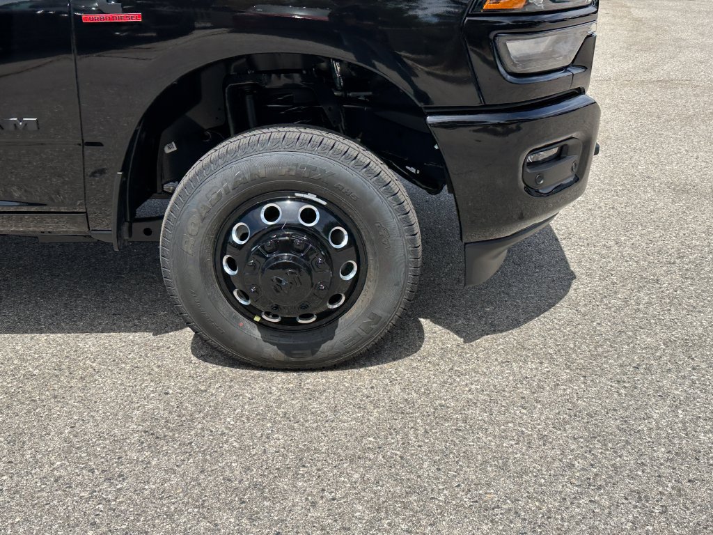 New 2026 RAM 3500 Big Horn AWD/4WD image 12