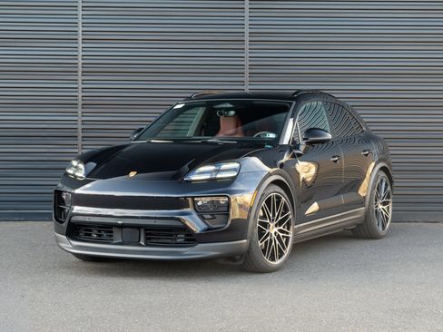 New 2026 Porsche Macan 4 Electric image 1