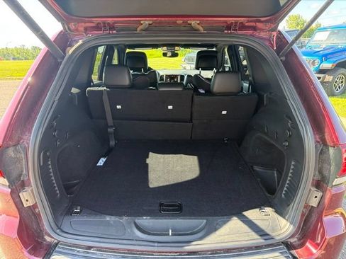 Used 2018 Jeep Grand Cherokee Altitude AWD/4WD image 12