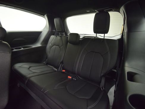 New 2026 Chrysler Pacifica Select image 35