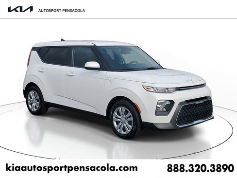 Used 2022 Kia Soul LX image 1