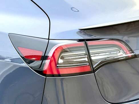 Used 2022 Tesla Model 3 Performance image 13