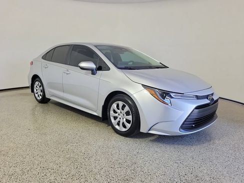 Used 2025 Toyota Corolla LE FWD image 4