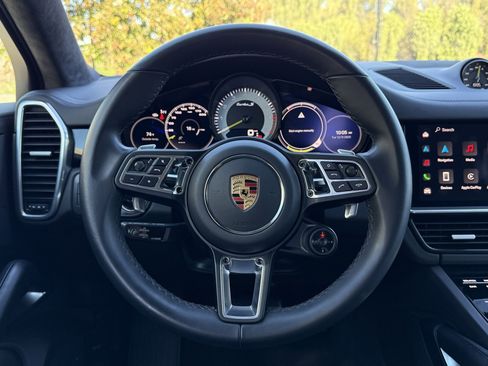 Certified 2022 Porsche Cayenne Turbo S image 15