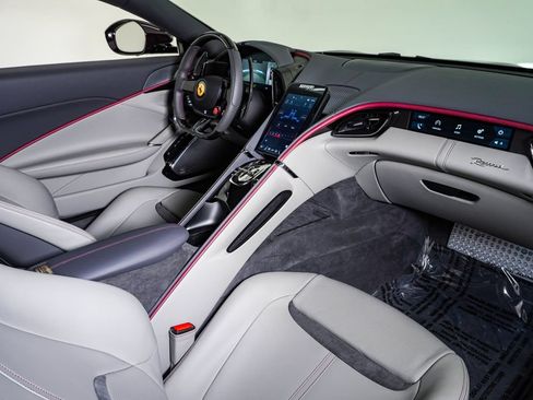 Used 2022 Ferrari Roma RWD image 15