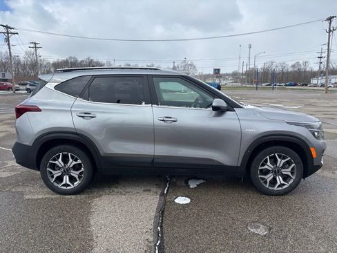 Used 2022 Kia Seltos EX image 8