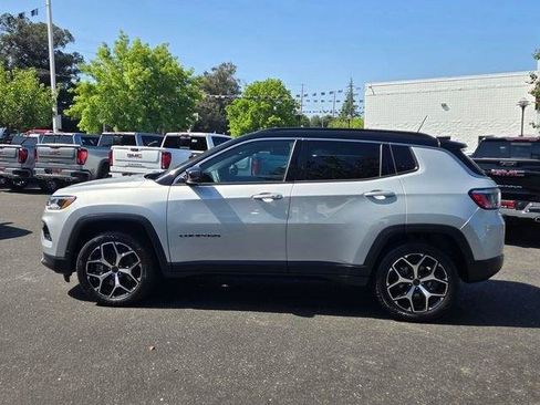 Used 2025 Jeep Compass Limited AWD/4WD image 7
