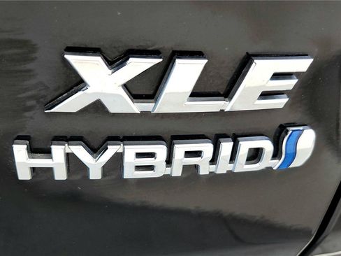 Used 2022 Toyota RAV4 XLE w/ Convenience Package image 14