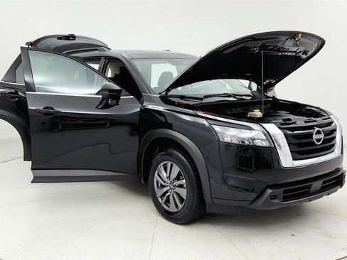 Used 2024 Nissan Pathfinder SV image 31