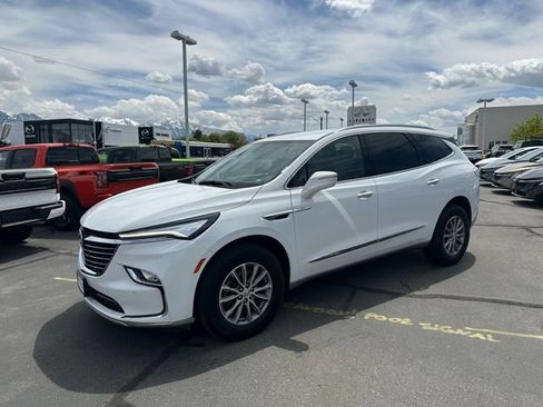 Used 2024 Buick Enclave Premium AWD/4WD image 5