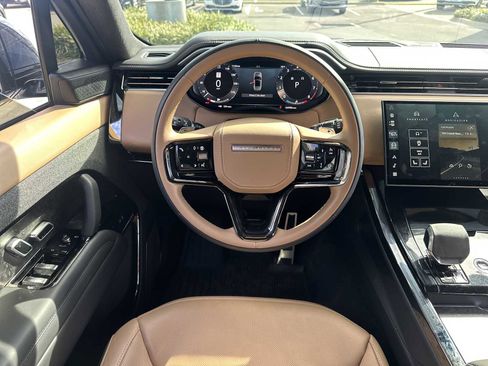 Used 2025 Land Rover Range Rover Sport Autobiography image 9