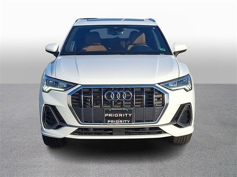Used 2025 Audi Q3 2.0T Premium image 2
