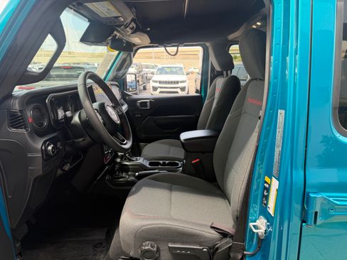 Used 2024 Jeep Wrangler Unlimited Rubicon w/ Convenience Group AWD/4WD image 36