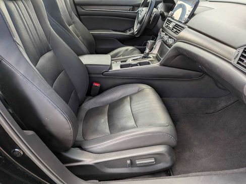 Used 2018 Honda Accord Touring image 16