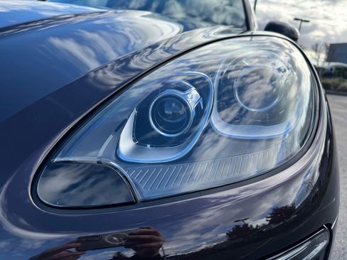 Used 2018 Porsche Macan S image 14