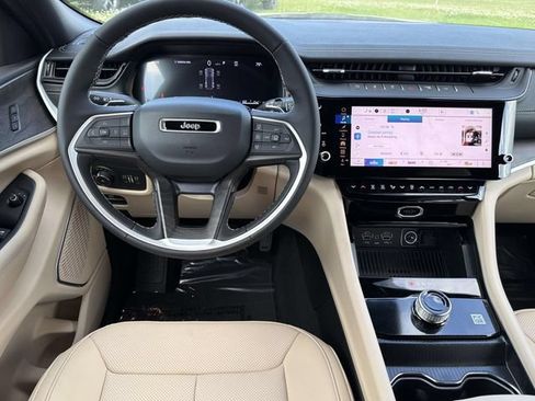 New 2026 Jeep Grand Cherokee Limited w/ Luxury Tech Group II RWD image 28