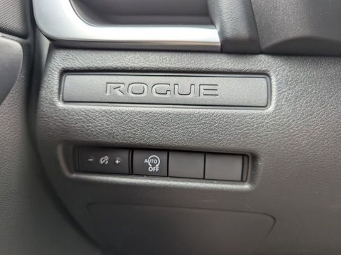 Used 2024 Nissan Rogue S image 32