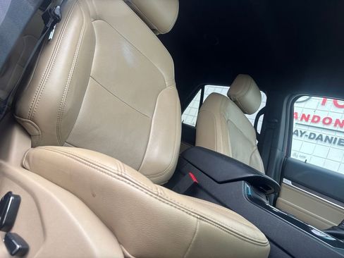 Used 2017 Ford Explorer Limited image 26