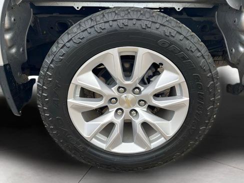 Used 2020 Chevrolet Silverado 1500 Custom w/ Custom Convenience Package RWD image 10