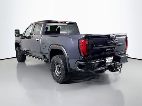 Used 2024 GMC Sierra 2500 Denali Ultimate AWD/4WD image 8