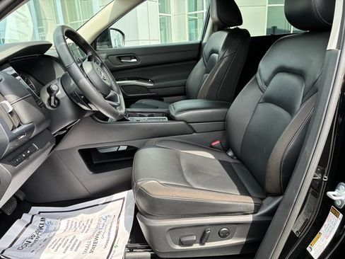 Certified 2025 Nissan Pathfinder SL FWD image 8