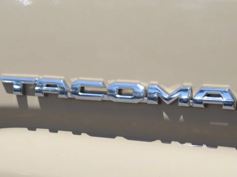 Used 2017 Toyota Tacoma TRD Sport w/ Tow Package (A/T) AWD/4WD image 42