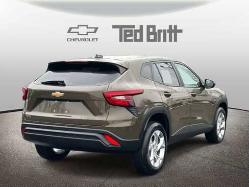 Certified 2024 Chevrolet Trax LS w/ LS Convenience Package image 4