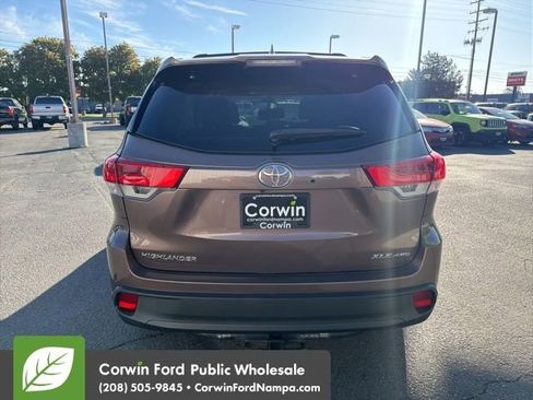 Used 2017 Toyota Highlander XLE w/ Carpet Mat Package AWD/4WD image 6