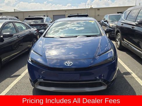 Used 2024 Toyota Prius XLE FWD image 2