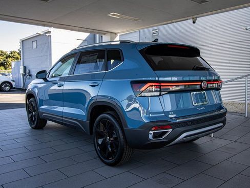 New 2026 Volkswagen Taos SE image 12
