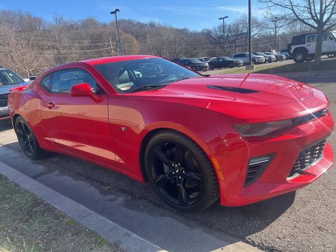 Used 2016 Chevrolet Camaro SS image 3