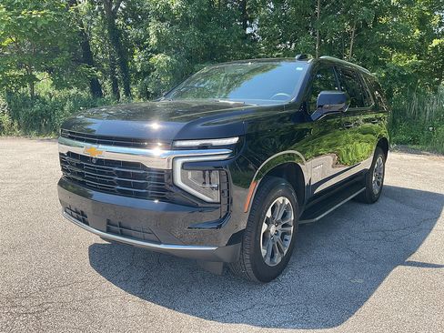 Used 2025 Chevrolet Tahoe LS AWD/4WD image 3