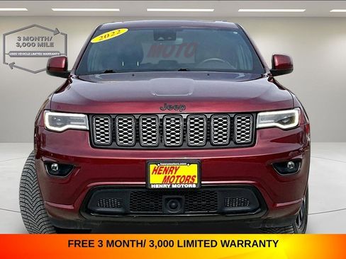 Used 2022 Jeep Grand Cherokee Laredo X AWD/4WD image 2