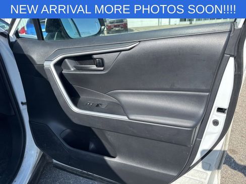 Used 2020 Toyota RAV4 LE w/ All Weather Liner Package AWD/4WD image 13
