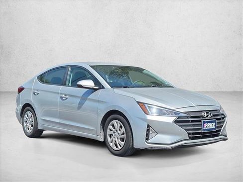 Used 2019 Hyundai Elantra SE FWD image 3