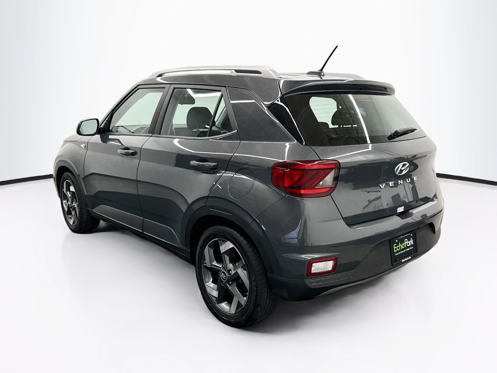 Used 2025 Hyundai Venue SEL FWD image 5