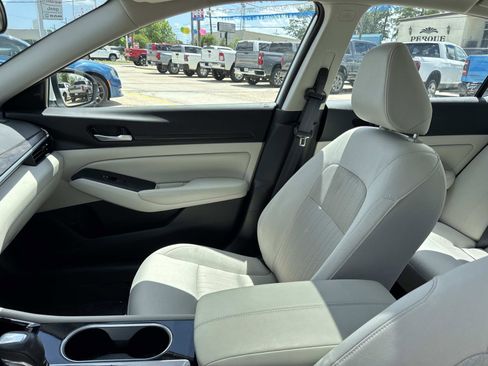 Used 2024 Nissan Altima 2.5 SV w/ SV Premium Package image 15