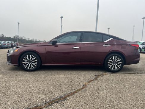 Used 2024 Nissan Altima 2.5 SV image 8