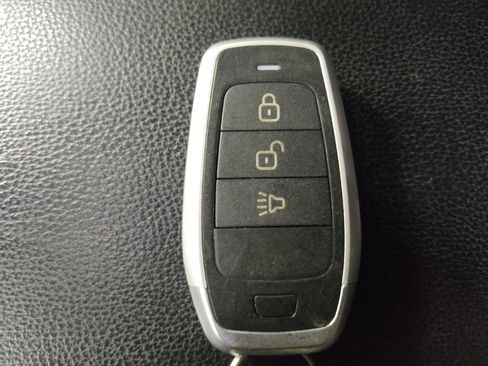 Used 2020 Ford Fusion SE FWD image 32