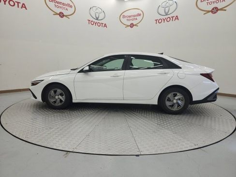 Used 2025 Hyundai Elantra SE image 5