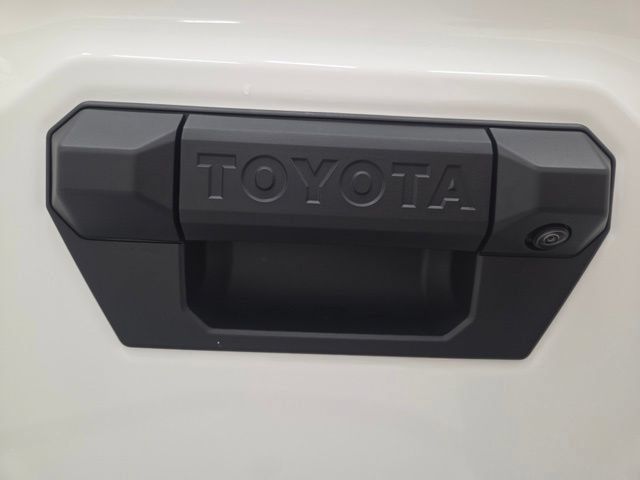 Used 2025 Toyota Camry SE w/ Convenience Package FWD image 46