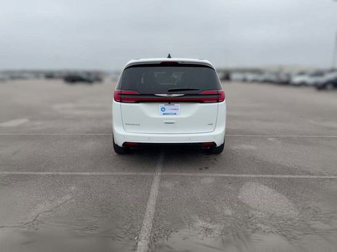 New 2026 Chrysler Pacifica Select image 10