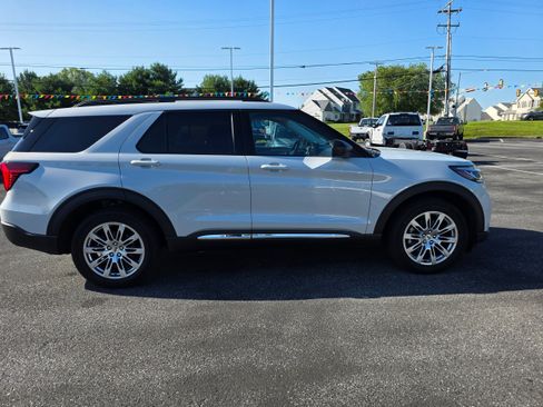 Used 2025 Ford Explorer Active w/ Active Comfort Package AWD/4WD image 6