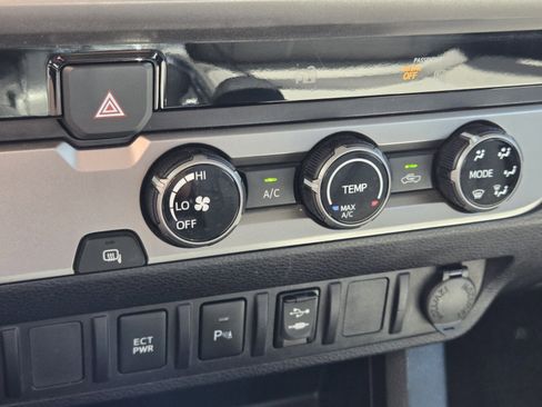 Used 2017 Toyota Tacoma SR5 w/ Tow Package image 14